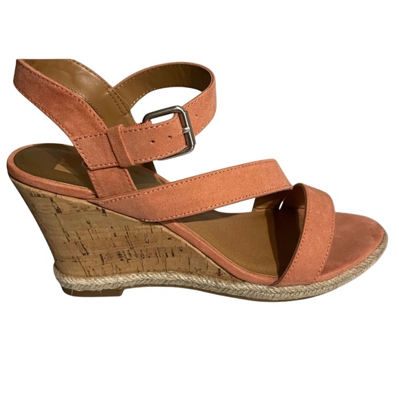 DV8 Pierra Strappy Wedge Peach Color, Size 7.5. New in Original Bag. - Picture 2 of 8